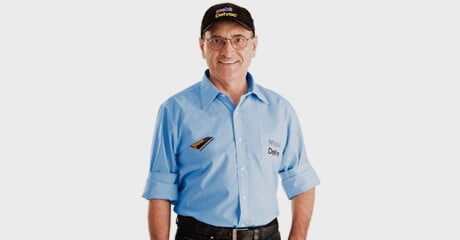 Mobil se asocia con el periodista y publicista Pedro Trucão. Trucão comenzó a actuar en televisión en 1991, en el Rede Record Program de Rede Roda. Desde entonces, ha sido aclamado como reportero en varios programas de radio y televisión relacionados con carreteras y traficantes de carreteras.