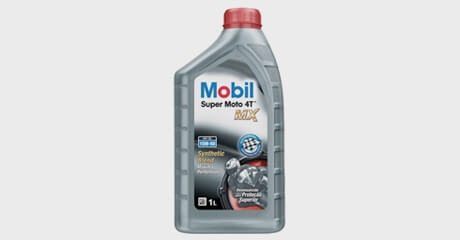 Lanzamiento del aceite semisintético Mobil Super Moto 4T MX 15W-50, dirigido a moto de desplazamiento medio y alto, así como el primer lubricante en el mercado brasileño con la moderna clasificación API SN: Mobil Super Synthetic 5W-40.